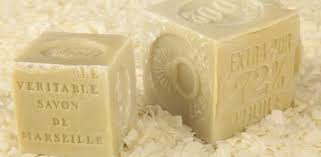 Fabriquer Ses Savons Maison So What Magazine Votre Magazine Feminin Fabriquer Du Savon Savon Maison Recettes De Savon