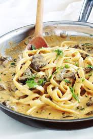 Recette Pates Aux Champignons Sauce Cremeuse Recette Recette Plat Vegetarien Plat Vegetarien Recette De Plat