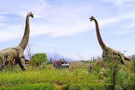 Incluso tendrá tiempo para pasear por un bosque repleto de dinosaurios animatrónicos (y disfrutar de excelentes oportunidades para hacer fotos). Parque Safari En Chile A La Venta Sevendenegocio
