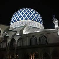 Bersempena program kembara bilal muda 2012, adik muhammad amnan yang baru berusia 9 tahun telahpun diberi peluang oleh pegawai syarak masjid negeri shah alam untuk melaungkan azan di sini. Dewan Seminar Masjid Sultan Salahuddin Abdul Aziz Shah Shah Alam Mosque