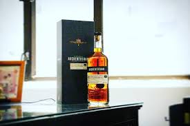 Auchentoshan 1979 32 Years Old 50 5 Abv 700ml Single 1st Fill Oloroso Sherry Cask Limited To 1000 Bottles All Enqui In 2020 Whisky Collection Whisky Bar Liquor Shop