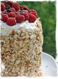 You can cook and taste delicious desserts at home without going to the café or restaurant. Jamie Oliver S Sponge Cake With Summer Berries Bell Alimento Yummy Desserts Baking Easy Cake Recipes Eat Dessert