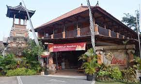 Nasi campur ayam menjadi perpaduan banyak makanan khas bali seperti sate lilit, suwiran ayam sisit bumbu basa genep bali, sayur urap, dan lawar ayam siap untuk. Ubud Cottages Malang Bius Keindahan Suasana Layaknya Berada Di Pulau Dewata Bali Richoku Com