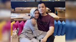 Pengarah filem munafik, syamsul yusof, 36, mengakui dia kini memang sudah tidak tinggal sebumbung bersama isterinya, pelakon, puteri sarah liyana. Puteri Sarah Syamsul Dalam Fasa Berbaik