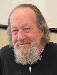 Tom Bee's Instagram, Twitter & Facebook