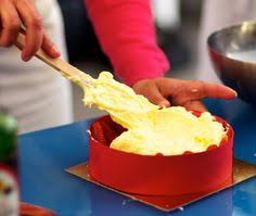 La Recette En Photo Pas A Pas De La Creme Mousseline Pour Vos Fraisiers Et Les Autres Entremets Patisserie Creme Pour Gateau Creme Mousseline