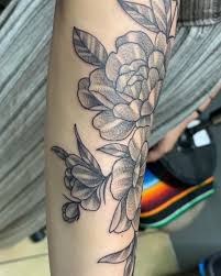 A really fun #flower #tattoo I got the pleasure of doing.My prayers to the  family I send my deepest condolences. Rest in peace. Maryam🙏 thank you for  the trust and everyone thank