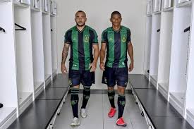 Nem todos os torcedores estão satisfeitos com o uniforme que as fornecedoras esportivas fizeram para seus times. America Mg Lanca Uniforme E Vai Estrear Nova Camisa Contra O Corinthians Veja Fotos America Mg Ge