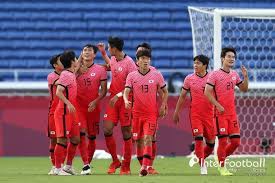 (서울=연합뉴스) 심재현 주온두라스 한국대사관 대사가 지난 7일 (현지시간) 온두라스 수도 테구시갈파의 국립바이러스실험실에 한국 정부가 기증하는 총 30만달러 상당의 코로나19 검사 장비와 키트를 전달하고 있다. Zofaxh4tds9vpm