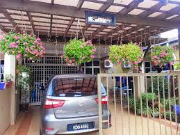 Pokok hiasan dalam rumah akan memberi banyak manfaat, seperti pokok hiasan dalam rumah bukan sekadar nak buat rumah anda nampak cantik, malah boleh membantu peredaran udara juga. Jom Lihat Pelbagai Contoh Untuk Deko Luar Rumah Deko Rumah