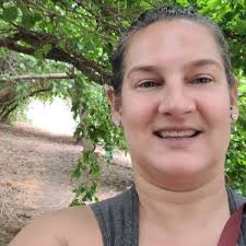 Lee Schuster's Instagram, Twitter & Facebook