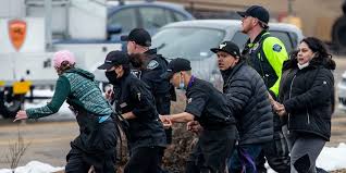 Boulder police department wrote on twitter: Boil9g Hlsbo3m