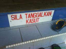 Kasut ini akan saya cuci pada petang nanti. Sila Tanggalkan Kasut Its Kinda Rare Now This Sign Nowaday Flickr