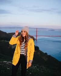 Julia Engel Gal Meets Glam On Instagram My Favorite View Of San Francisco On Galmeetsglam Com Today Sanfr Chubasquero Amarillo Mujer Ropa Ropa De Invierno