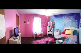 Disney S Frozen Inspired Bedroom For Girls Room My College Friend Created This Room For Another Friends Dau Frozen Room Frozen Bedroom Decor Girls Room Decor