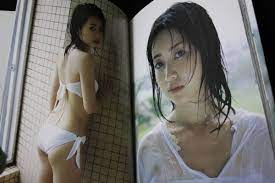 as tears go by＞ポスター付、黒川智花写真集、NHK「梅ちゃん先生」、TV「3年B組金八先生」、ビキニ水着、お尻くい込み détails  d'articles | Yahoo! JAPAN Auction | One Map by FROM JAPAN