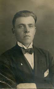 Hello! My great grandfather, Isak Johan-Eriksson, was born 8 May 1880 in  Petalax. He and my great grandmother Beata Lovisa Carl-Frederiksdotter  married