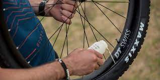 Photos reparation pneu tubeless avec kit meche par l'exterieur. Comment Installer Des Pneus Tubeless Scott Sports