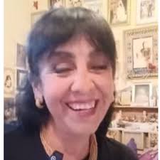 Fredy se inspira en la cima de los libros by Puente Levadizo