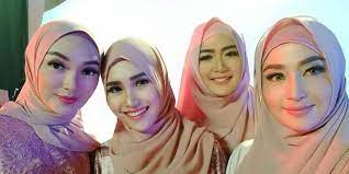 Jelang pencoblosan, ayu ting ting mengaku grogi. Cantiknya Ayu Ting Ting Dan Tiga Sahabat Berhijab Pangling Dream Co Id