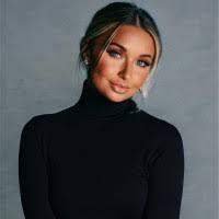 Mandy Welsh's Instagram, Twitter & Facebook