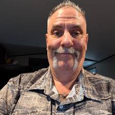 What are some tips for socializing and dating in Gulfport, MS?