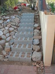 15 Idees Geniales Faites A Partir De Simples Blocs De Beton A Beton Blocs De Faites Geniales Idees Partir Simples Gartentreppe Garten Stufen Garten