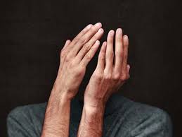 Εξειδικευμένοι ψυχίατροι και ψυχολόγοι σας βοηθούν να αντιμετωπίσετε και να θεραπεύσετε τις φάσεις μανίας και κατάθλιψης και τα. Ti Prepei Na Prosexoyme Se Enan As8enh Me Dipolikh Diataraxh