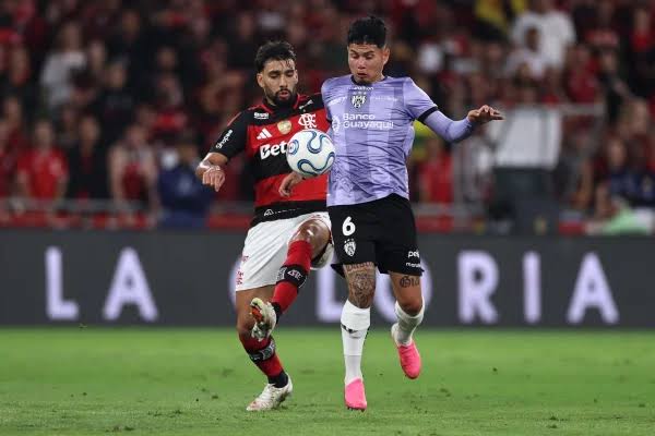 Com Jorginho expulso, Flamengo empata com Del Valle e avan&ccedil;a &agrave; semifinal