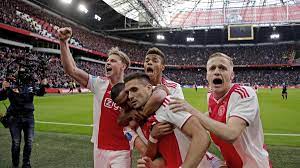 Berghuis moet zich aanpassen bij ajax en blikt vooruit op psv. Ten Man Ajax Close Gap On Psv To Just Two Points Eurosport