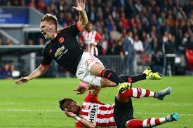 Carried off with a serious looking injury. Manchester United Give Update On Luke Shaw Injury Manchester Evening News