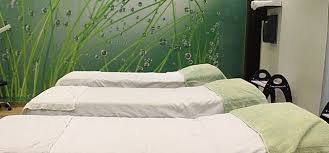 70% off Rs 3499 Janssen Whitening Facial + Whitening Face Polisher +  Whitening Manicure + Whitening