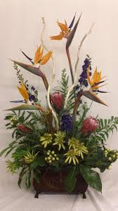 Bird Of Paradise Bouquet Care Bird Of Paradise Arrangement With Stripped Curly Willow Branches Flower Centerpieces Flower Arrangements Floral Arrangements