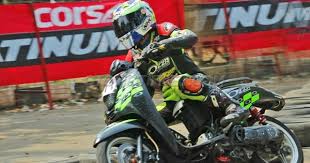 Ban ini terdapat multi layer compound yang dapat menjaga traksi ban tetap maksimal, suhu ban yang tetap stabil dan kontruksi ban yang membuatnya tetap kokoh, ungkap m. Modifikasi Scoopy Road Race Oprek Motor