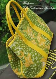 Pilihan model batik pria terbaru pada model baju batik pria hijau yang cocok digunakan sebagai atasan dari lengan panjang, seperempat atau pendek kemudian. Batik Bag By Kalyana Batik Patchwork Bags Quilted Handbags Fabric Bags
