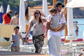 Milan'ın yıldız futbolcusu pato, berlusconi'nin kızı barbara ile tatilin keyfini çıkarıyor. Barbara Berlusconi Con Sus Hijos Y Su Novio Alexandre Pato En Cerdena Barbara Berlusconi Y Alexandre Pato Pasion En Cerdena Foto En Bekia Actualidad
