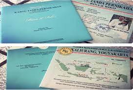 Undangan nikah berbentuk smartphone juga bisa, kreatif! 13 Desain Undangan Nikah Paling Unik Yang Nggak Mudah Dilupakan Harganya Super Murah Boombastis