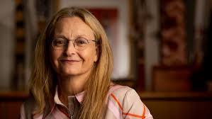 Elizabeth Armitage's Instagram, Twitter & Facebook