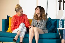 Christina applegate as jen harding in dead to me. Skimm D From The Couch Christina Applegate And Linda Cardellini Theskimm