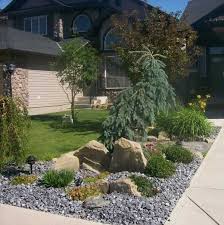 Attractive Driveway Landscaping For A Small Front Yard This Low Maintenance Ya Small Front Yard Landscaping Front Yard Landscaping Design Driveway Landscaping