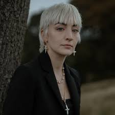 Amazon.com: Phantom Hearts: A stunning graphic novel with a sapphic romance  and a supernatural murder mystery perfect for fans of Heartstopper and A  Good Girl s Guide to murder. eBook : Talbot,