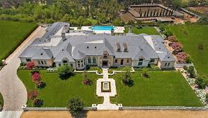 Kylie jenner just dropped $36.5 million on a new home, and it's seriously chic. Kylie Jenner New House Zillow
