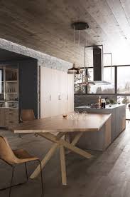 Une Cuisine Ouverte Dans Un Chalet Moderne Avec Un Ilot Central En Beton Et Inox Le Contraste Saisiss Chalet Moderne Cuisine Ouverte Cuisine Ouverte Verriere