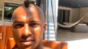 ¿cuál será el futuro de. Antonio Valencia Se Cambio De Look Durante El Aislamiento Obligatorio Bendito Futbol