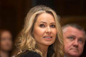 Sharon ní bheoláin is an irish television newsreader with raidió teilifís éireann. Sharon Ni Bheolain Speaks About Daughter Faye And Shuns Ice Queen Label Aktuelle Boulevard Nachrichten Und Fotogalerien Zu Stars Sternchen