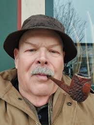 At least two of the Clancy Brothers were pipe smokers.