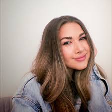 Haley Hart's Instagram, Twitter & Facebook