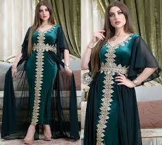 4 Likes 0 Comments فساتين جلابيات Fasatin Dubai On Instagram اسحب فستان سهرة مخمل مع شيفون جورجيت 290 درهم متوفر S M L Xl Xxl In 2021 Fashion Sari Saree