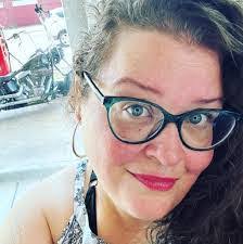 Lisa Pickelsimer's Instagram, Twitter & Facebook