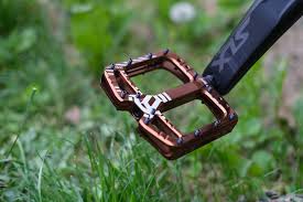 Today austin gives a complete overview of the three most popular compression systems and explains how to install them! 12 Of The Best 2020 Flat Pedals Ridden Rated Pinkbike